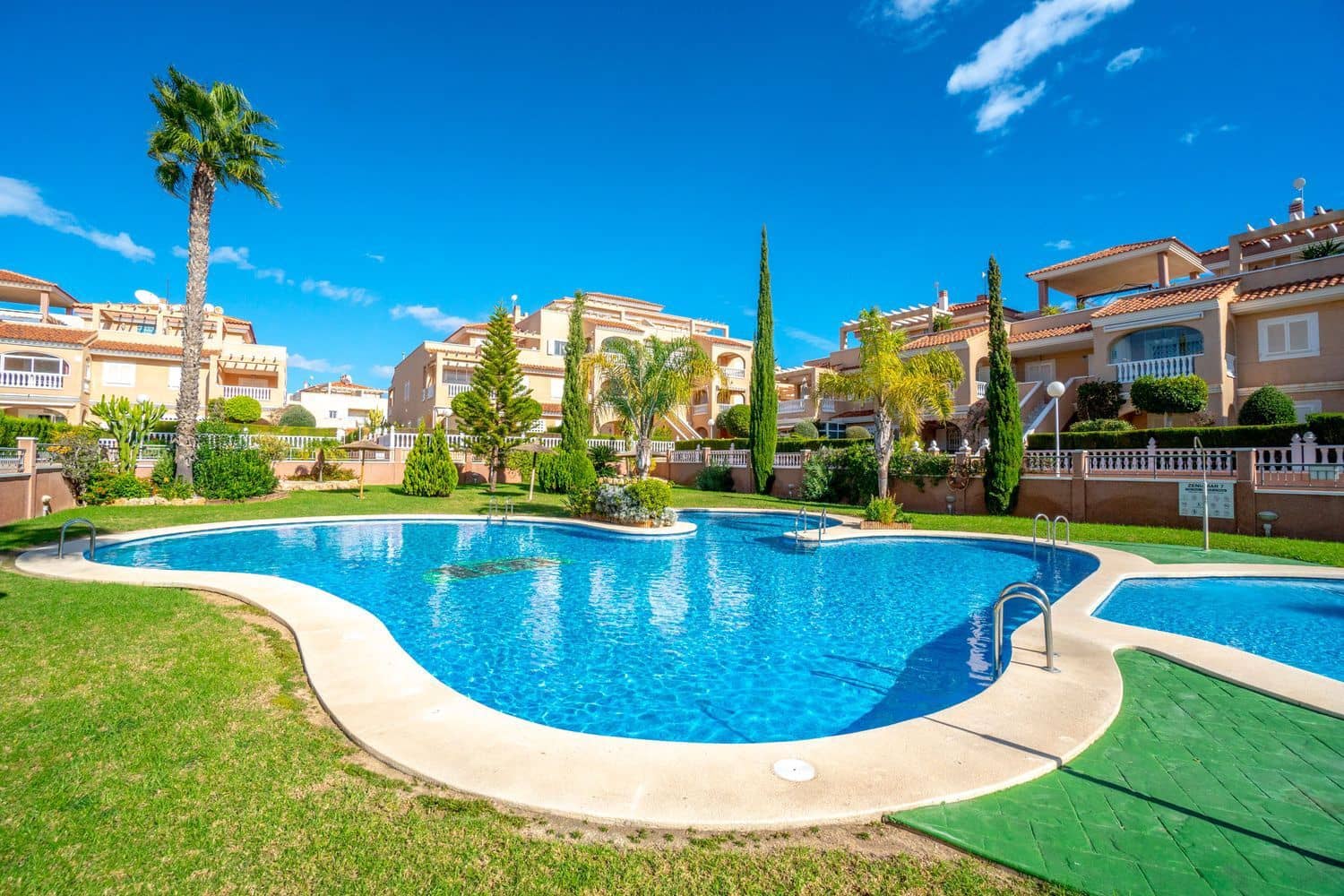 2 sypialnia Apartament na sprzedaż w Orihuela Costa z basenem garażem - 195 000 € (Ref: 9198301)