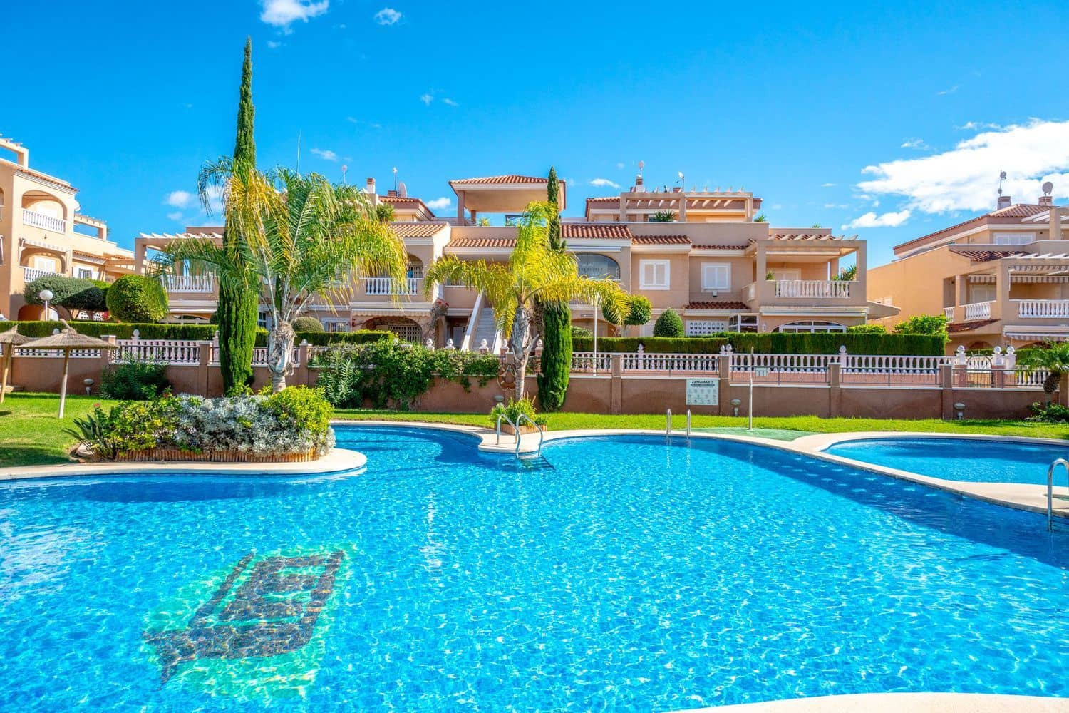 2 sypialnia Apartament na sprzedaż w Orihuela Costa z basenem garażem - 195 000 € (Ref: 9198301)