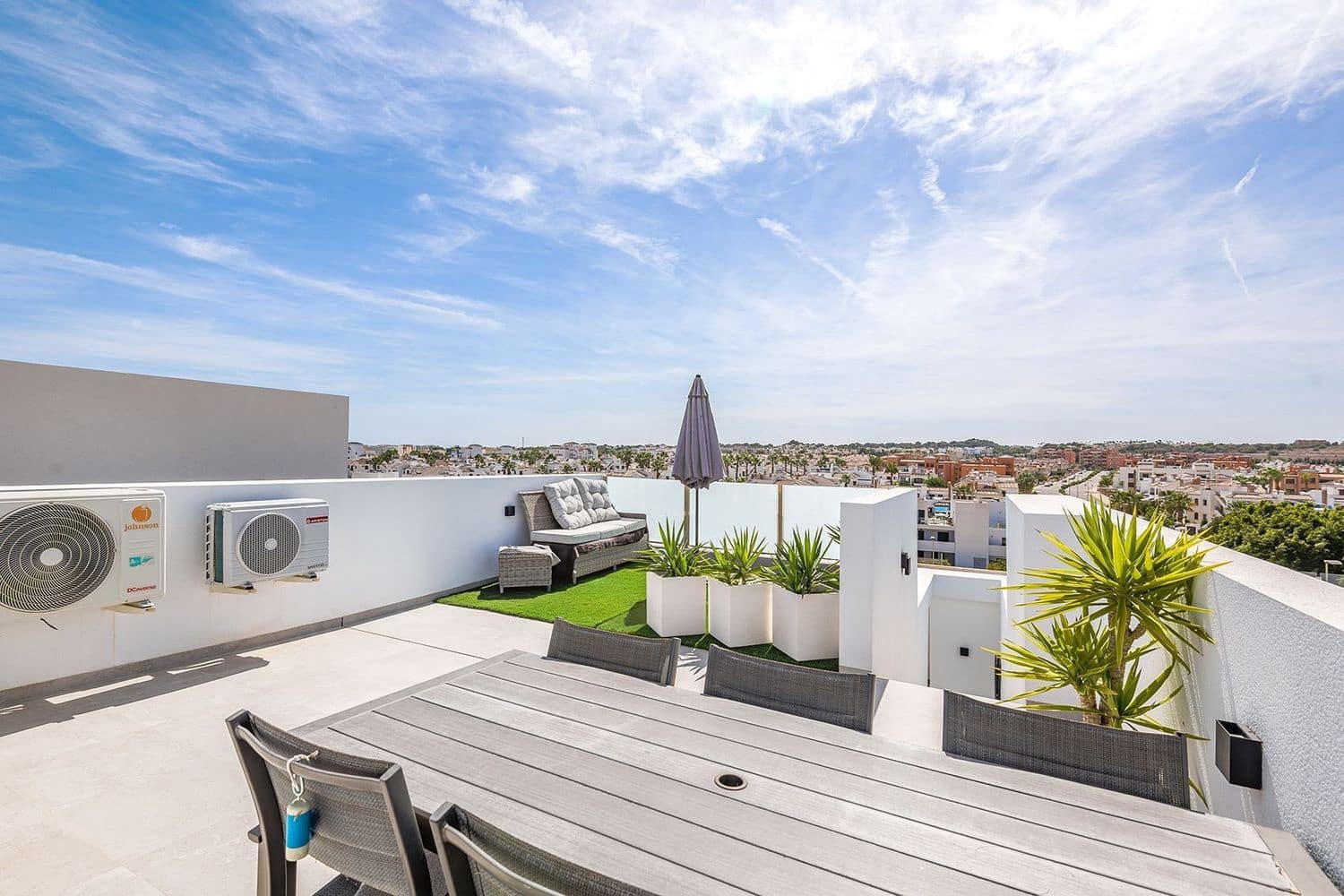 4 Zimmer Villa zu verkaufen in Orihuela Costa mit Pool Garage - 499.000 € (Ref: 9280687)