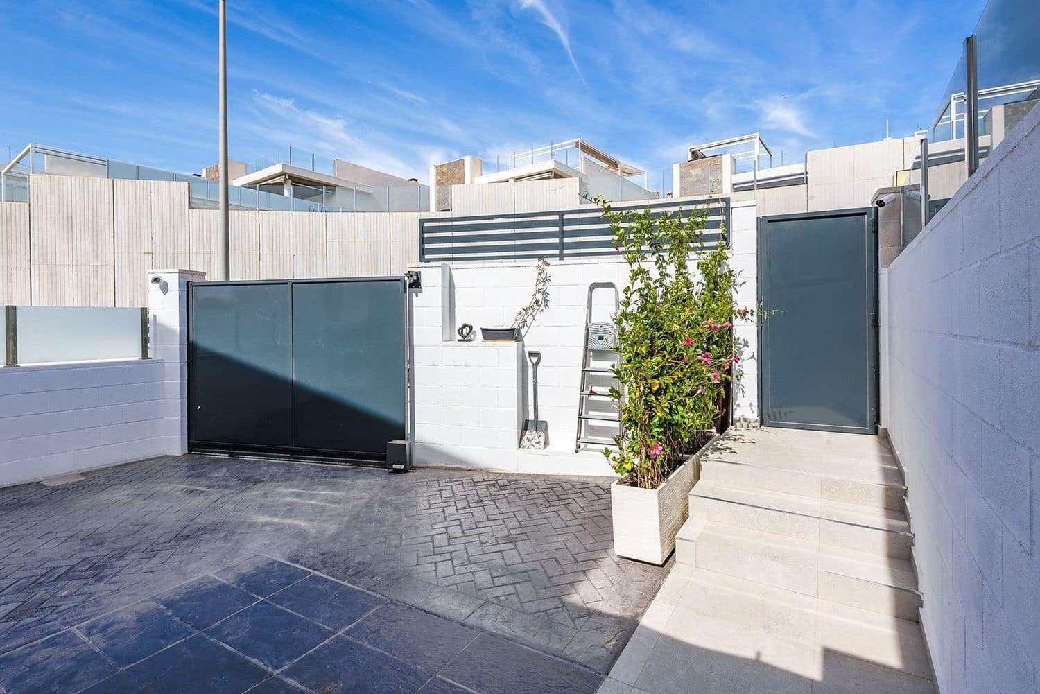 4 Zimmer Villa zu verkaufen in Orihuela Costa mit Pool Garage - 499.000 € (Ref: 9280687)