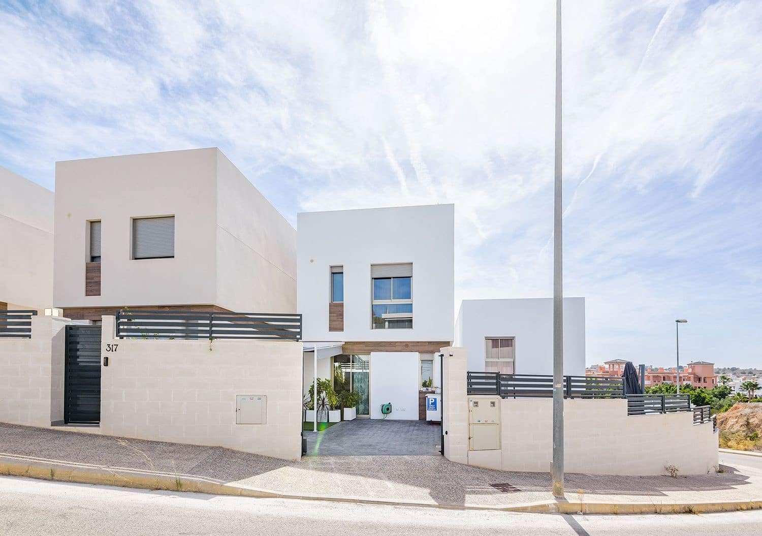 4 Zimmer Villa zu verkaufen in Orihuela Costa mit Pool Garage - 499.000 € (Ref: 9280687)