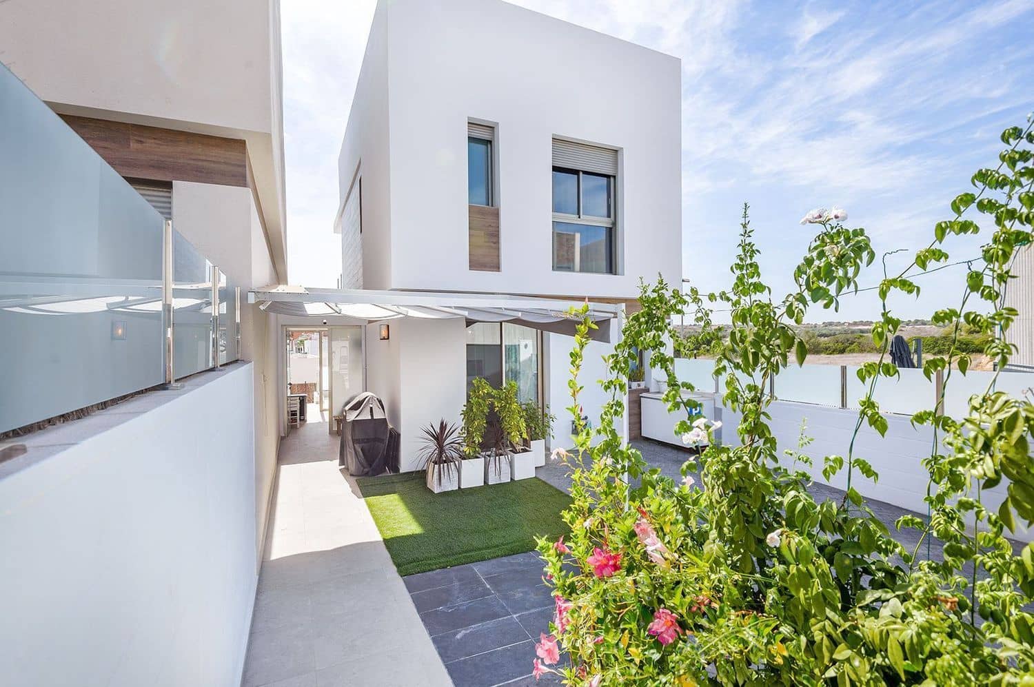 4 Zimmer Villa zu verkaufen in Orihuela Costa mit Pool Garage - 499.000 € (Ref: 9280687)