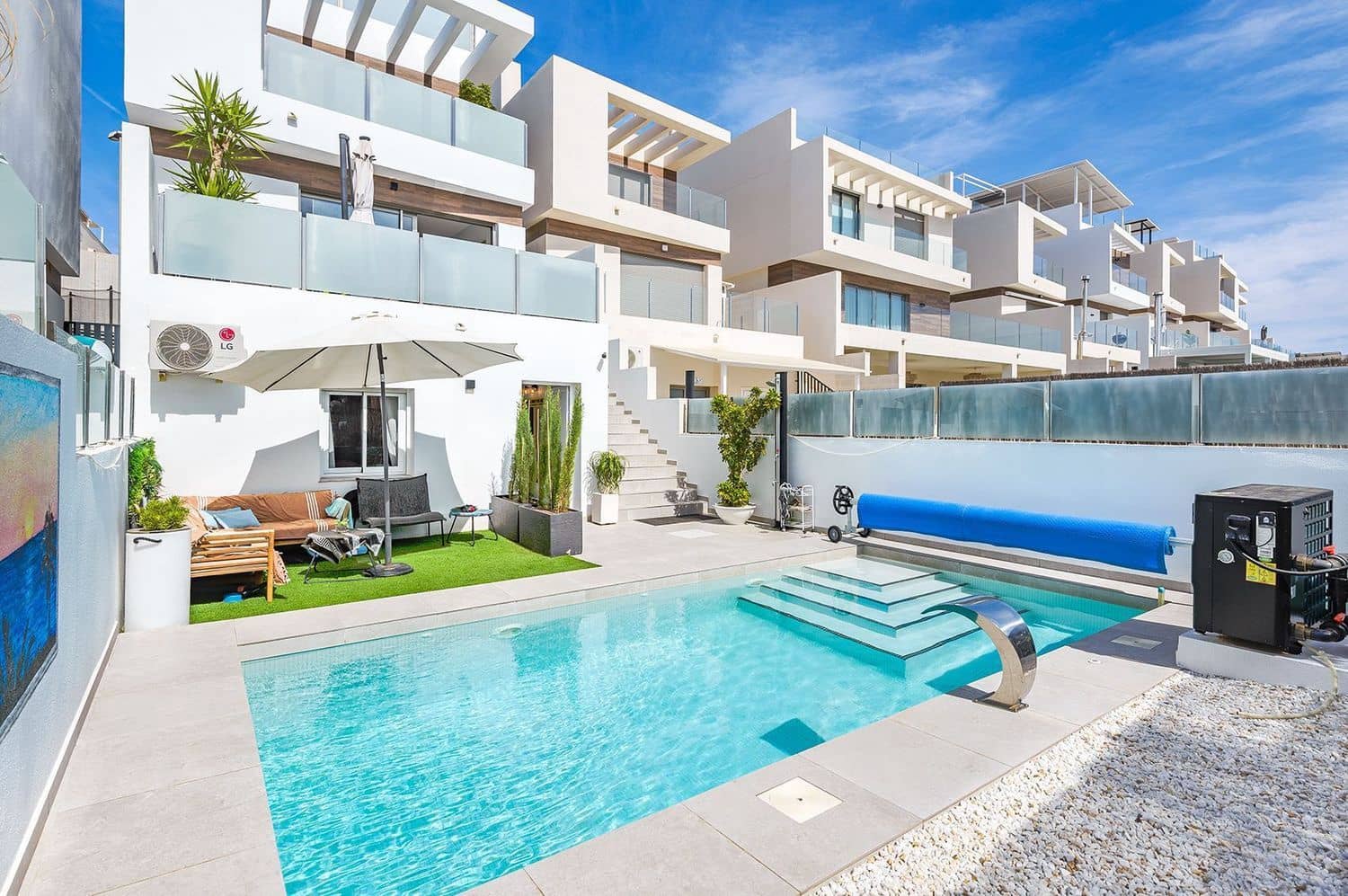 4 Zimmer Villa zu verkaufen in Orihuela Costa mit Pool Garage - 499.000 € (Ref: 9280687)