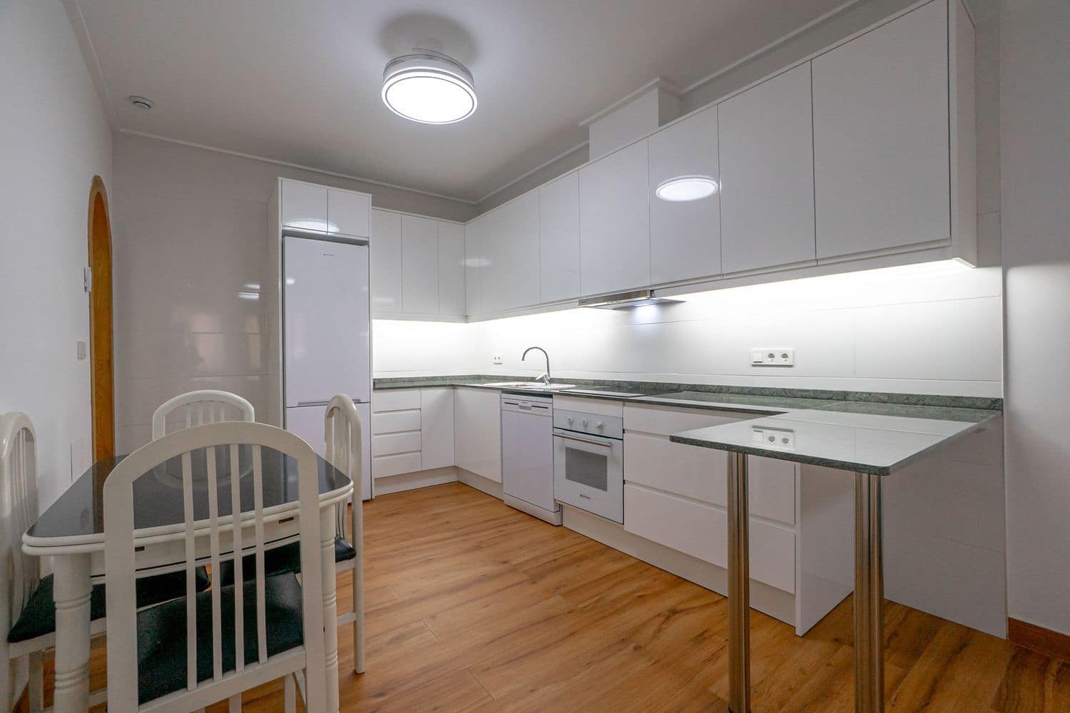 2 bedroom Apartment for sale in Torrevieja with garage - € 325,000 (Ref: 9341793)