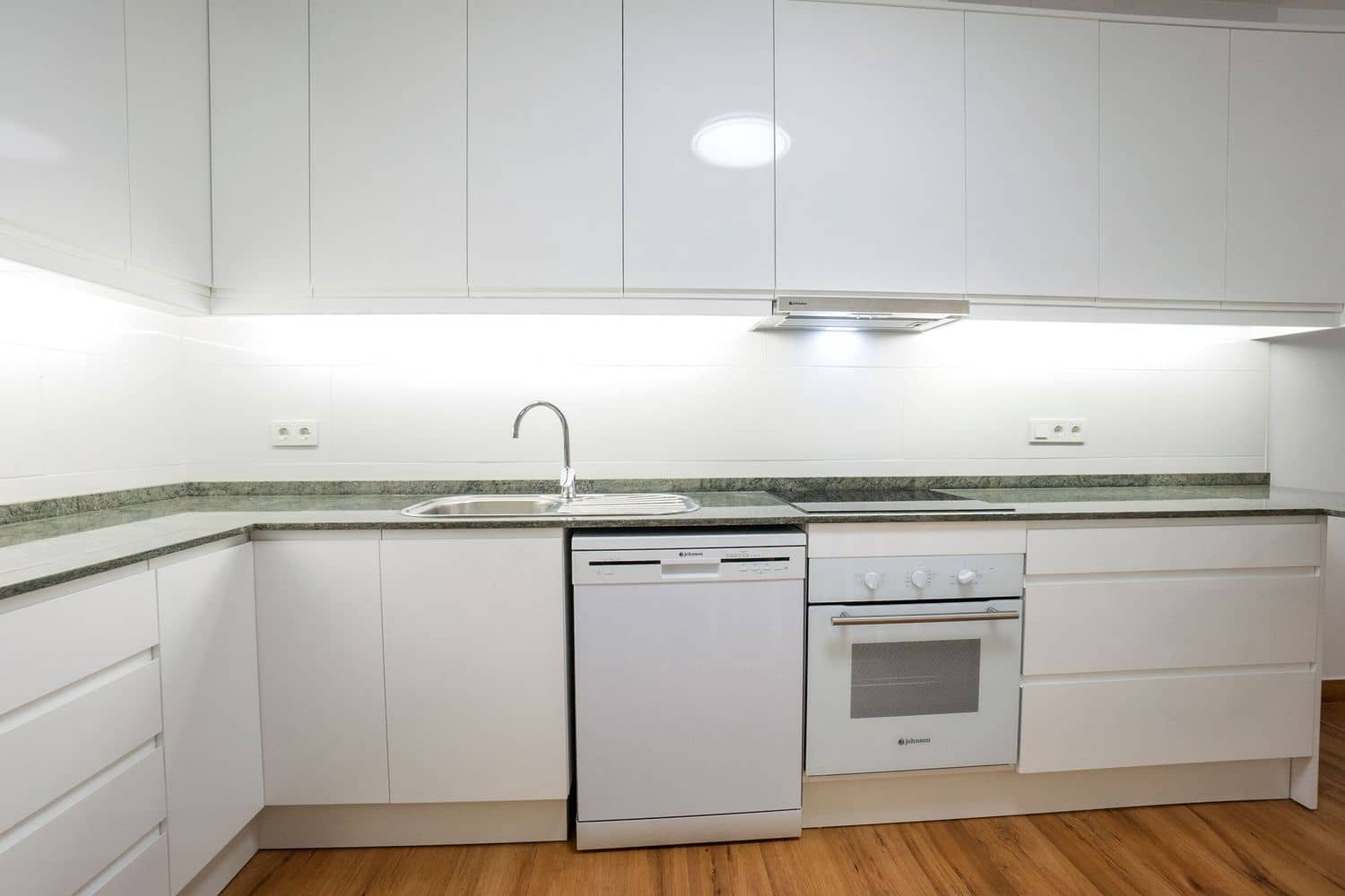 2 bedroom Apartment for sale in Torrevieja with garage - € 325,000 (Ref: 9341793)