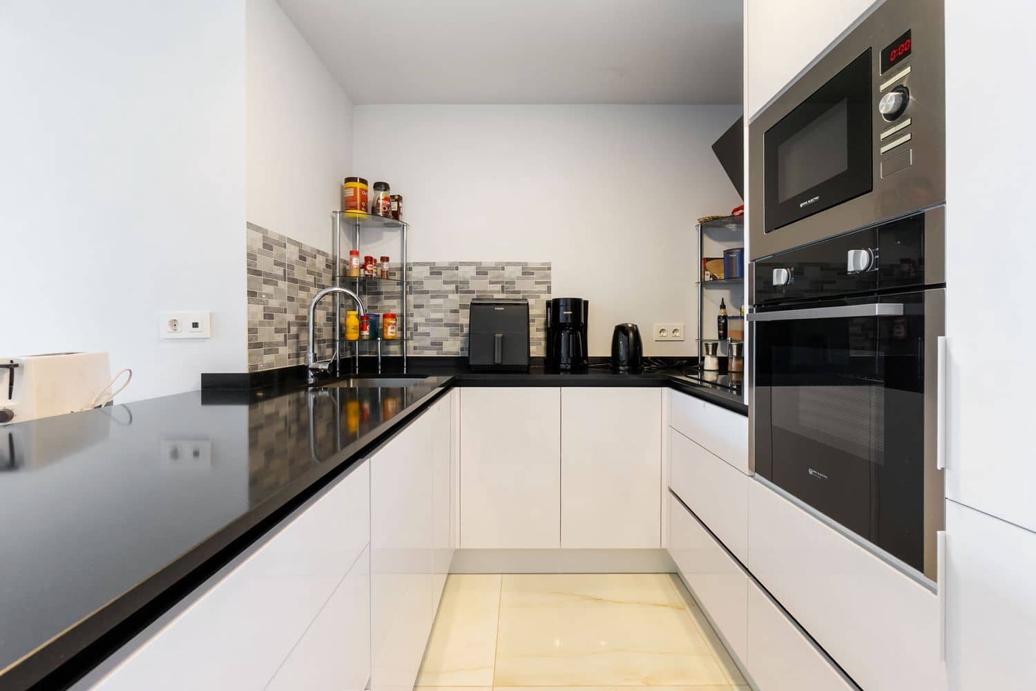 Apartamento de 2 habitaciones en Orihuela Costa en venta con piscina garaje - 249.900 € (Ref: 9371240)