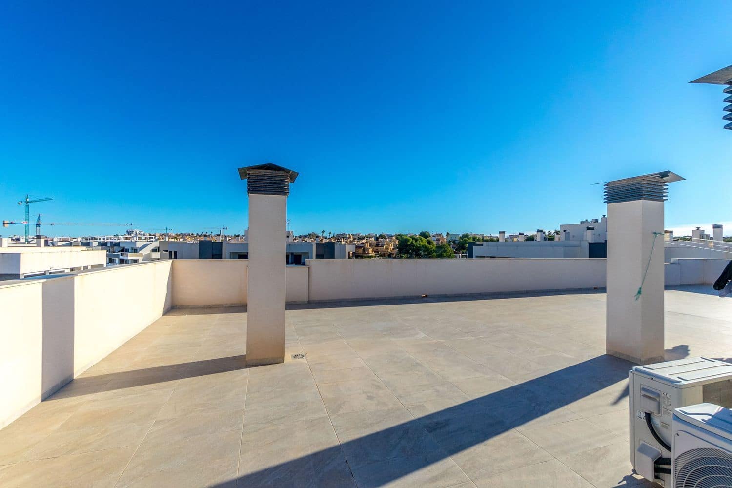 Apartamento de 2 habitaciones en Orihuela Costa en venta con piscina garaje - 249.900 € (Ref: 9371240)