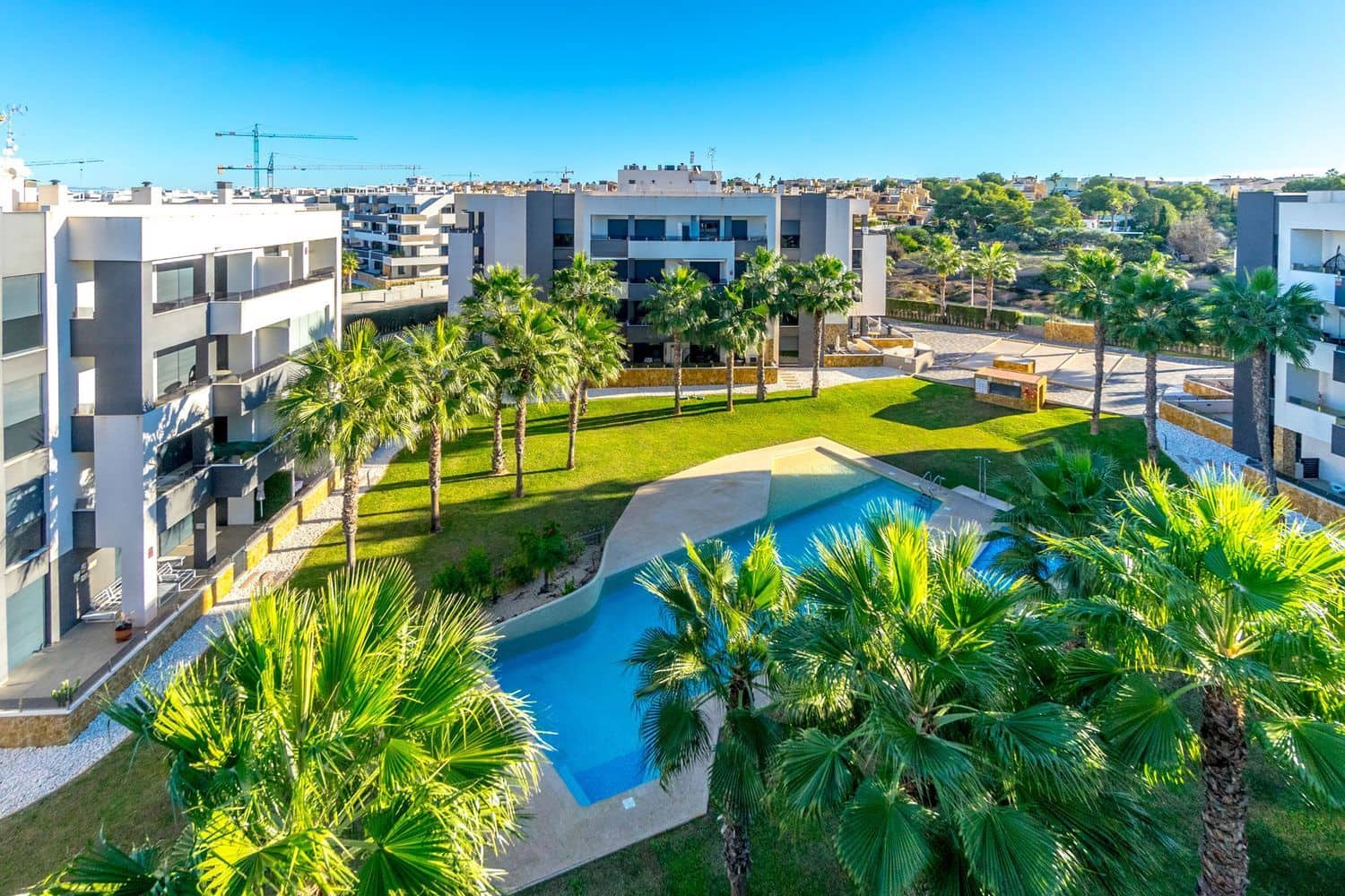 Apartamento de 2 habitaciones en Orihuela Costa en venta con piscina garaje - 249.900 € (Ref: 9371240)