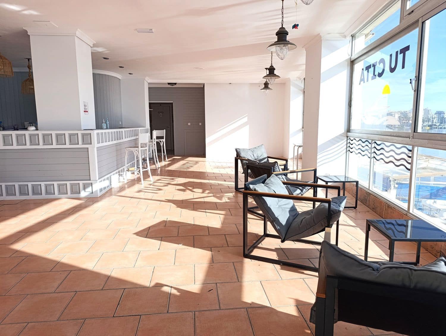 Commercial for rent in Torrevieja - € 550 (Ref: 9436720)