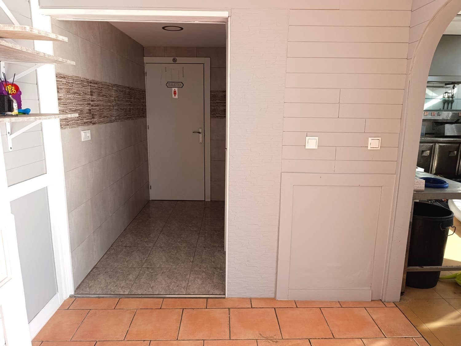 Commercial for rent in Torrevieja - € 550 (Ref: 9436720)
