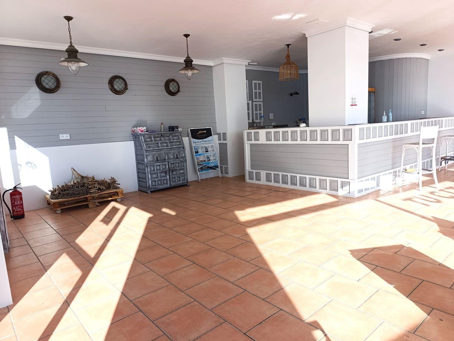Commercial for rent in Torrevieja - € 550 (Ref: 9436720)