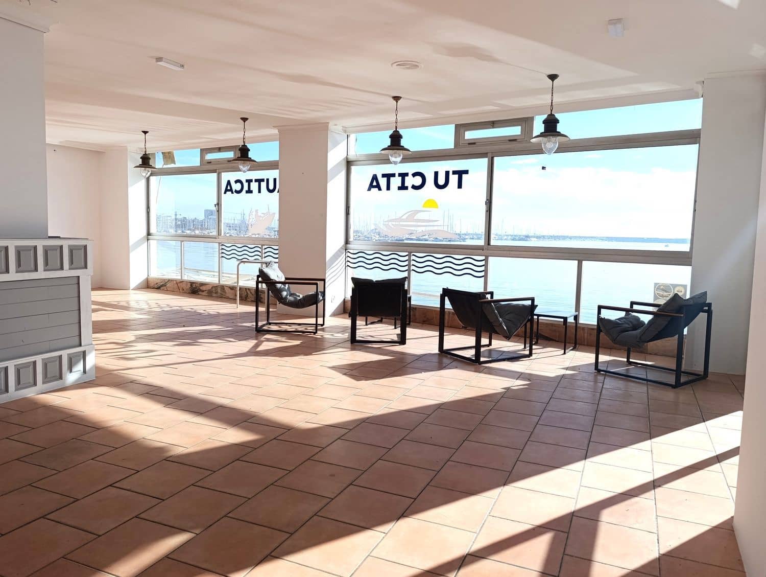 Commercial for rent in Torrevieja - € 550 (Ref: 9436720)