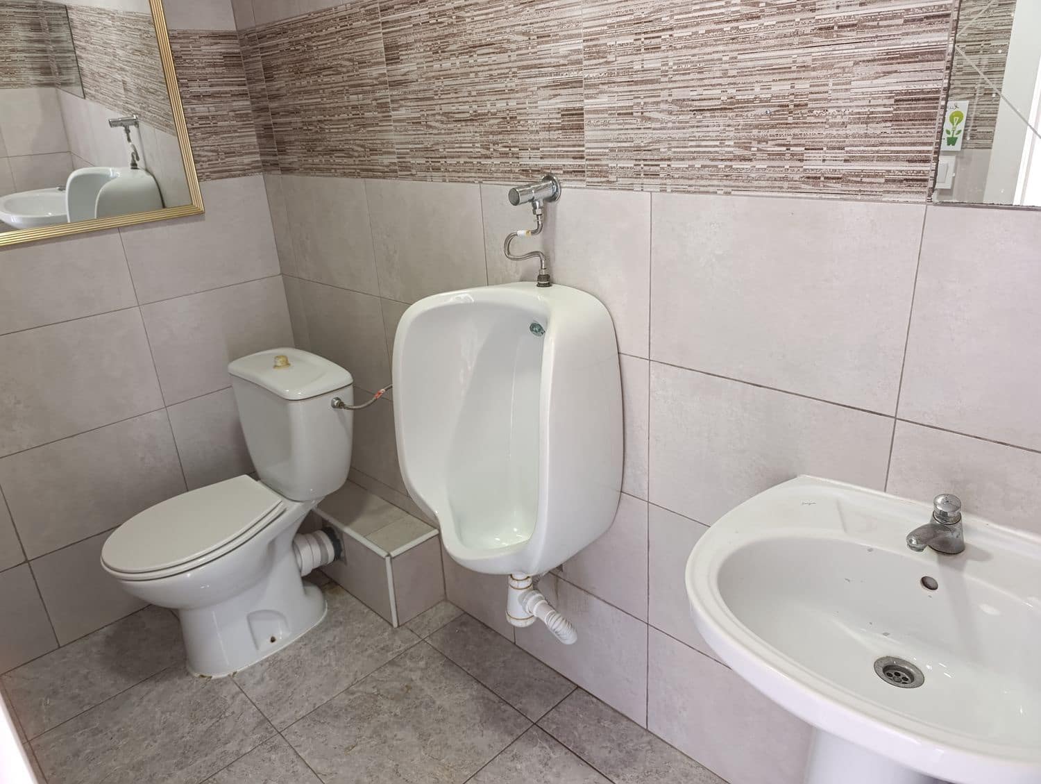 Commercial for rent in Torrevieja - € 550 (Ref: 9436720)