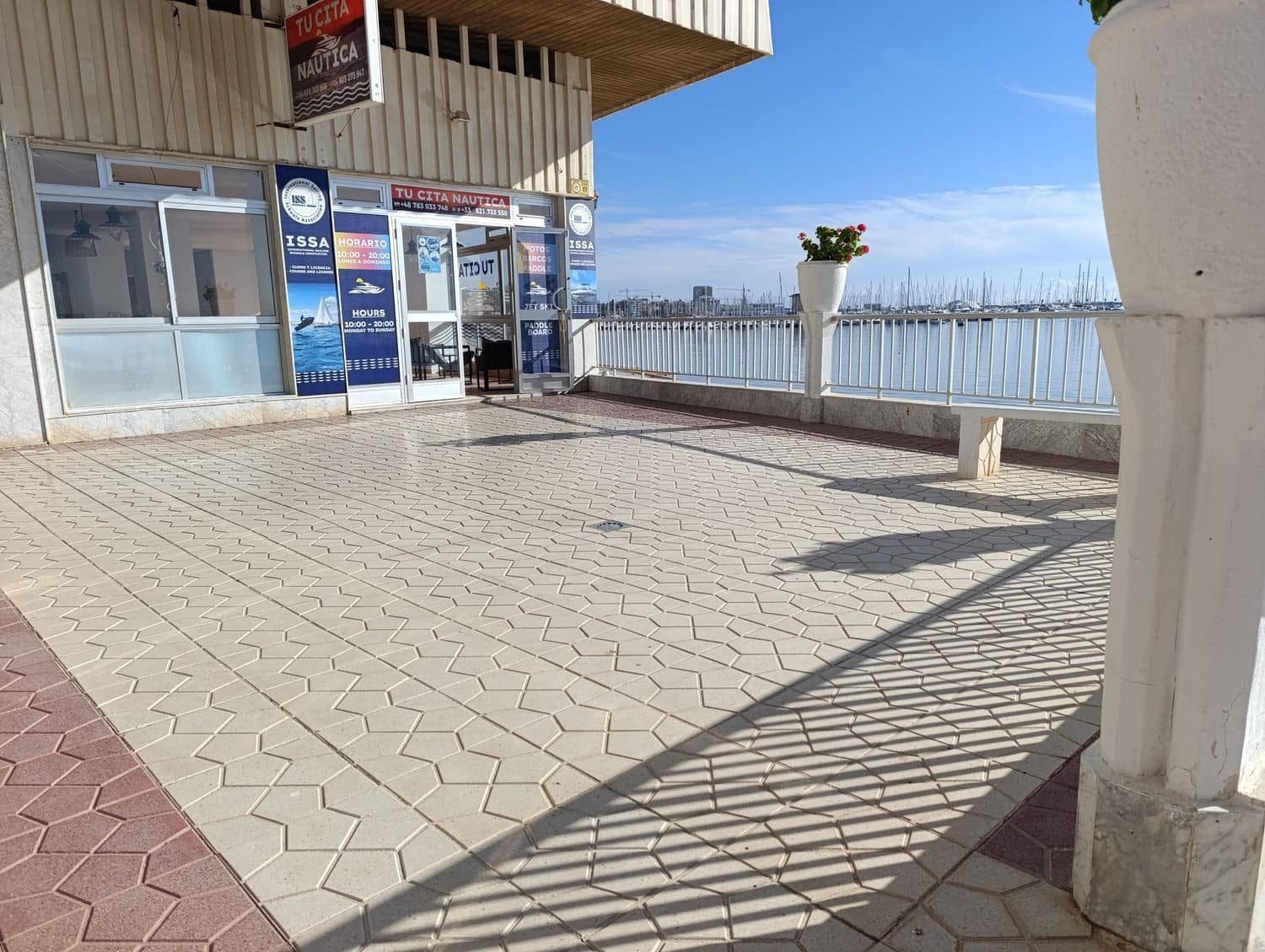 Commercial for rent in Torrevieja - € 550 (Ref: 9436720)
