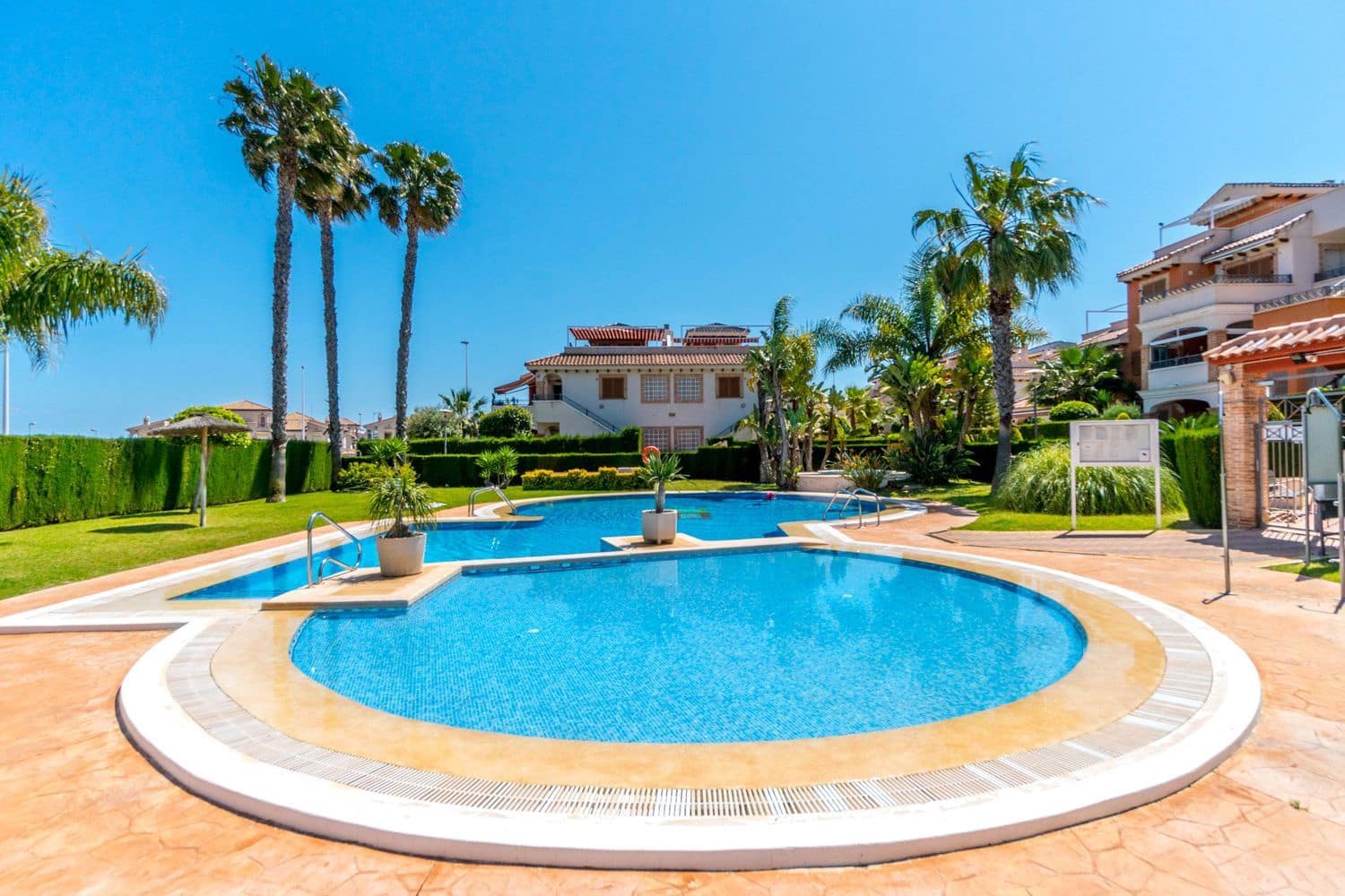 2 chambre Appartement à vendre à Orihuela Costa avec piscine garage - 199 900 € (Ref: 9467953)