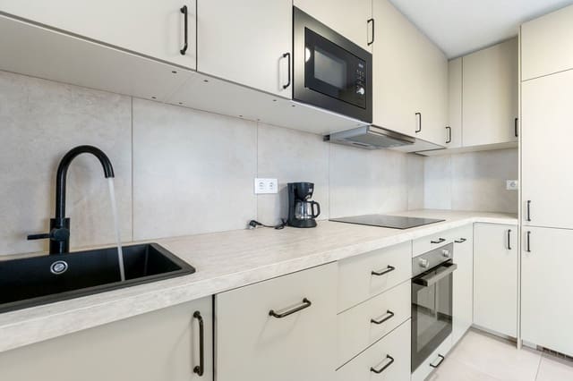 3 makuuhuone Huoneisto myytävänä paikassa Playa del Acequión, Torrevieja mukana uima-altaan 
autotalli - 219 000 € (Ref: 9547383)