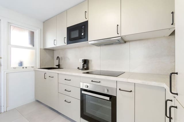 3 makuuhuone Huoneisto myytävänä paikassa Playa del Acequión, Torrevieja mukana uima-altaan 
autotalli - 219 000 € (Ref: 9547383)