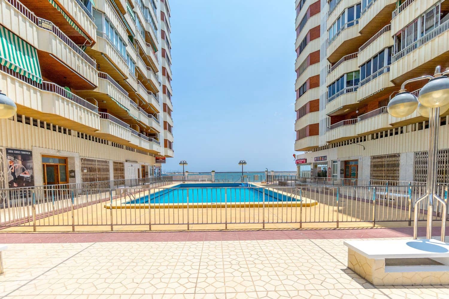 3 quarto Apartamento para venda em Torrevieja com piscina garagem - 219 000 € (Ref: 9547383)