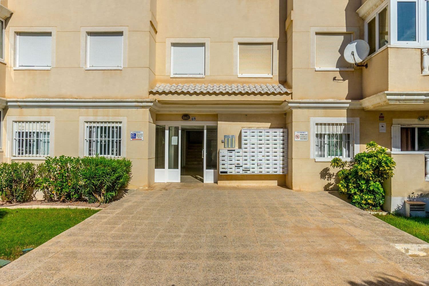 2 soveværelse Lejlighed til salg i Torrevieja med swimmingpool garage - € 169.900 (Ref: 9557480)