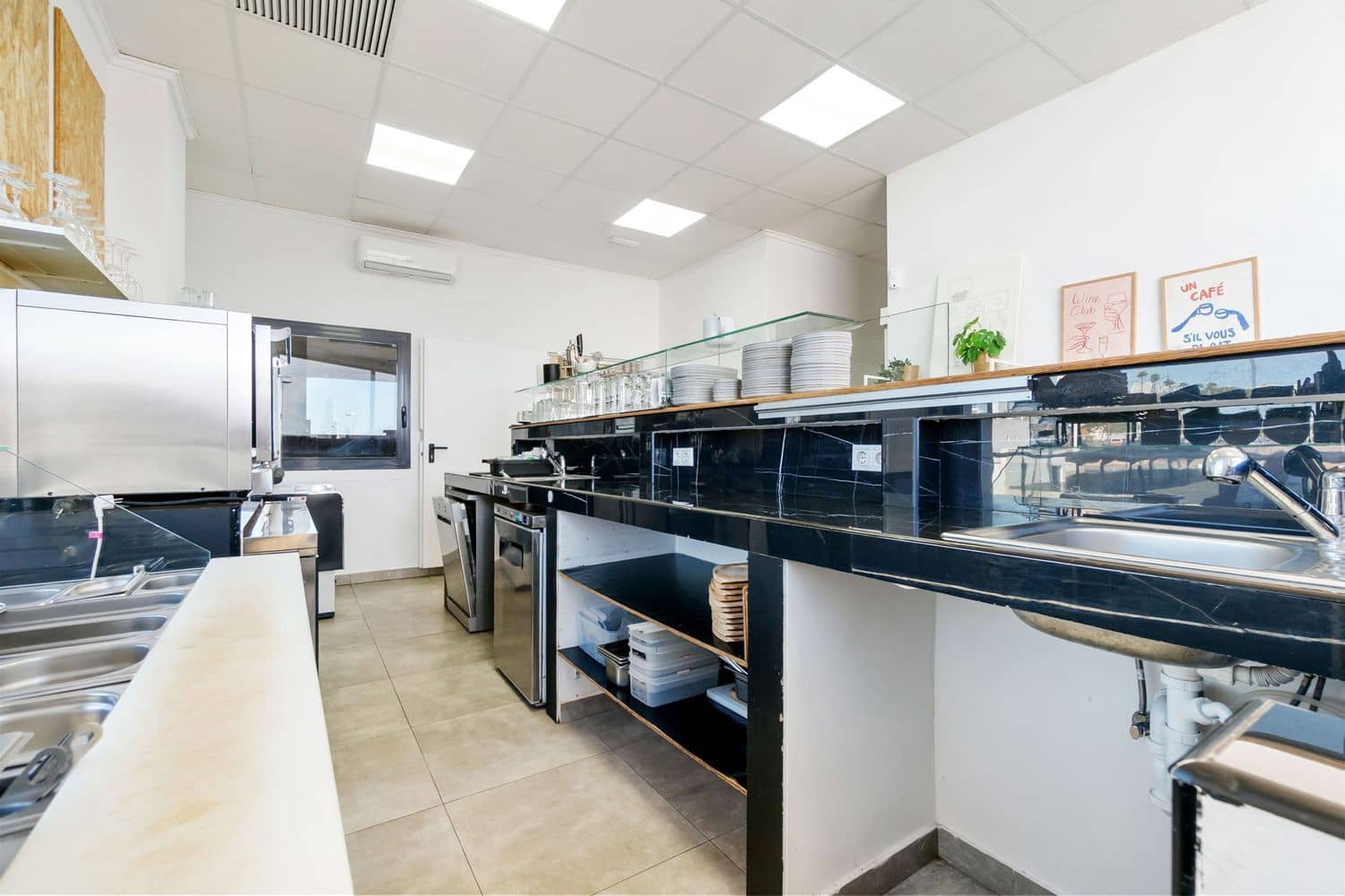 Erhverv til leje i La Zenia - € 750 (Ref: 9564185)