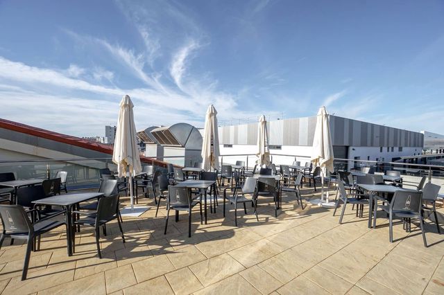 Kaupallinen vuokrattavana paikassa La Zenia, Orihuela - 750 € (Ref: 9564185)