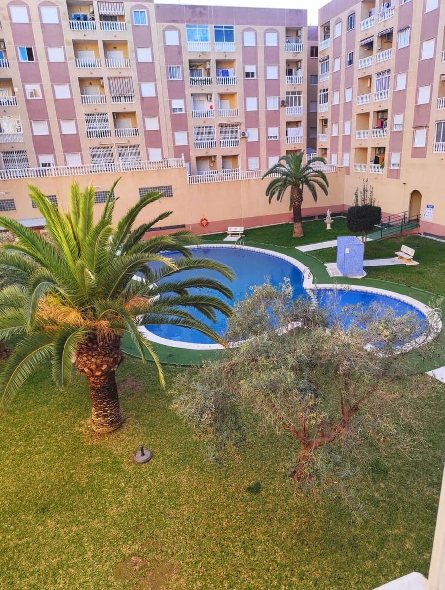 2 soverom Leilighet til salgs i Torrevieja med svømmebasseng garasje - € 181 000 (Ref: 9594521)