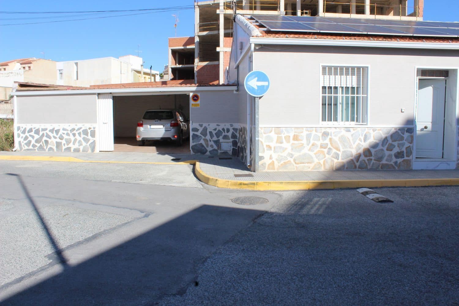 4 bedroom Townhouse for sale in Los Montesinos with pool garage - € 275,000 (Ref: 9636223)