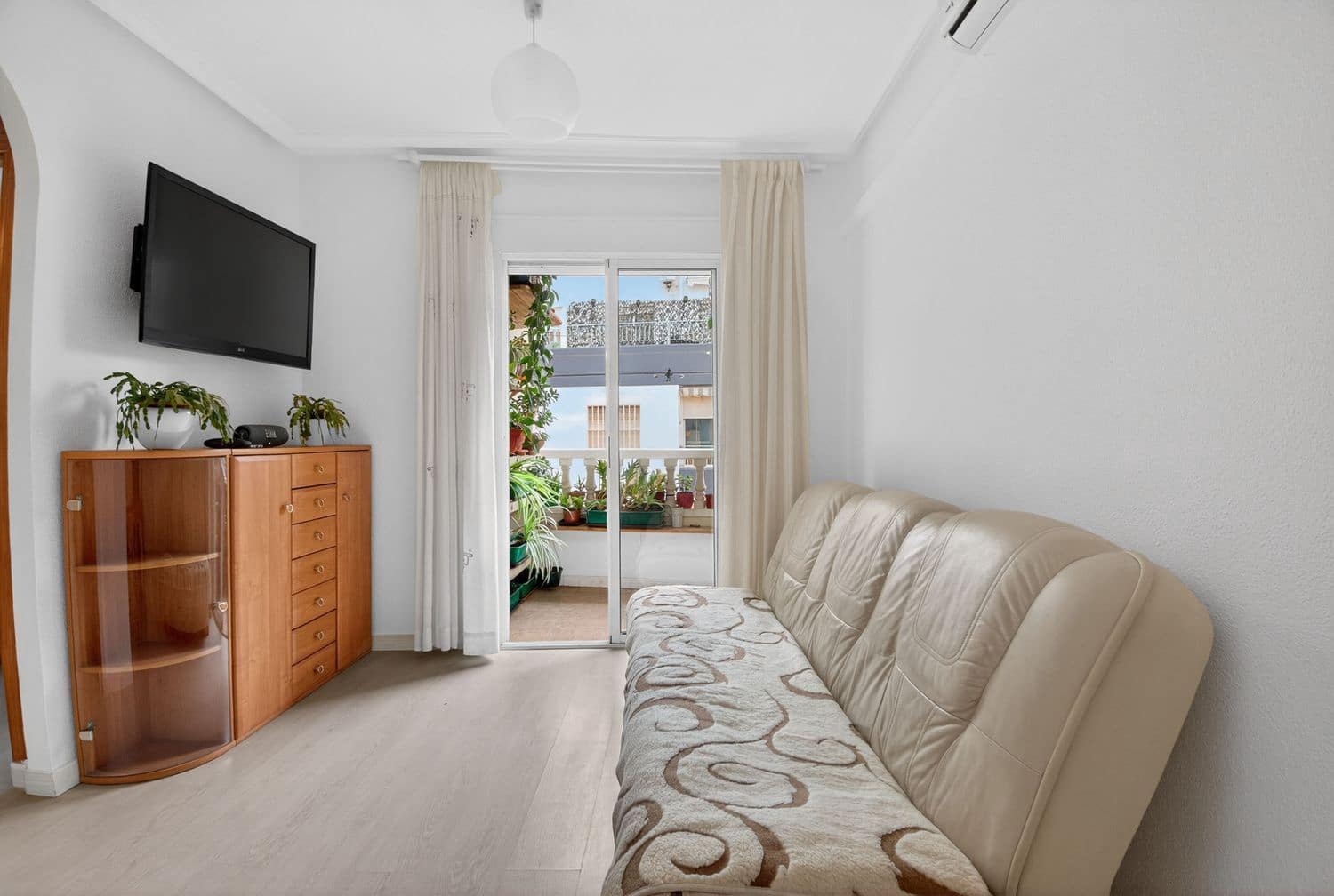 2 sovrum Lägenhet till salu i Torrevieja med pool garage - 123 000 € (Ref: 9673730)