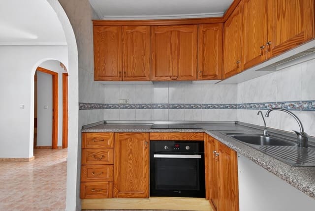 2 makuuhuone Omakotitalo myytävänä paikassa Playa Flamenca, Orihuela mukana uima-altaan 
autotalli - 194 995 € (Ref: 9719499)