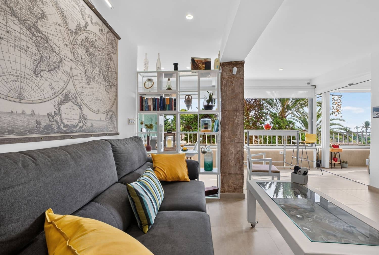 2 bedroom Apartment for sale in Punta Prima with garage - € 284,900 (Ref: 9737977)