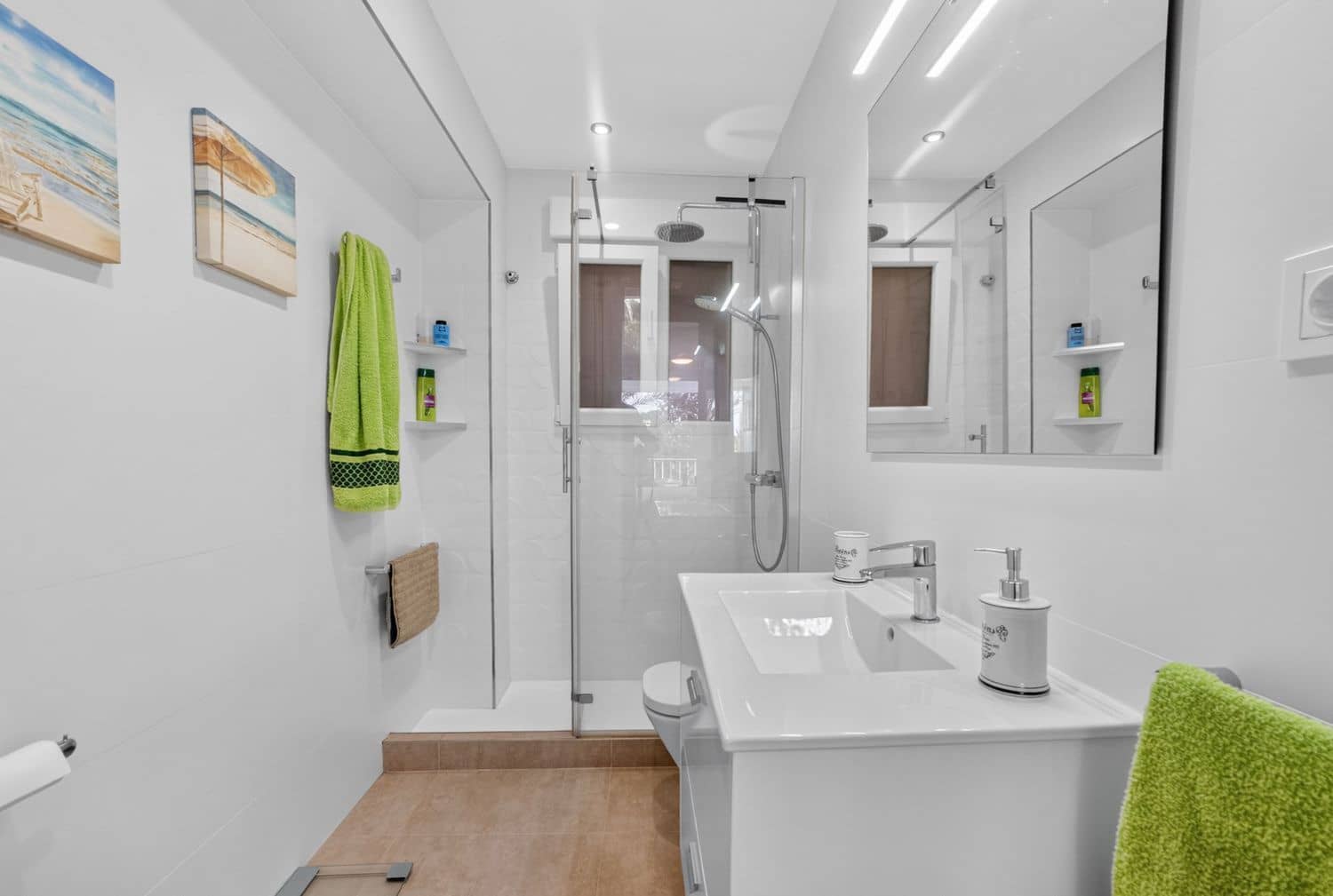 2 bedroom Apartment for sale in Punta Prima with garage - € 284,900 (Ref: 9737977)