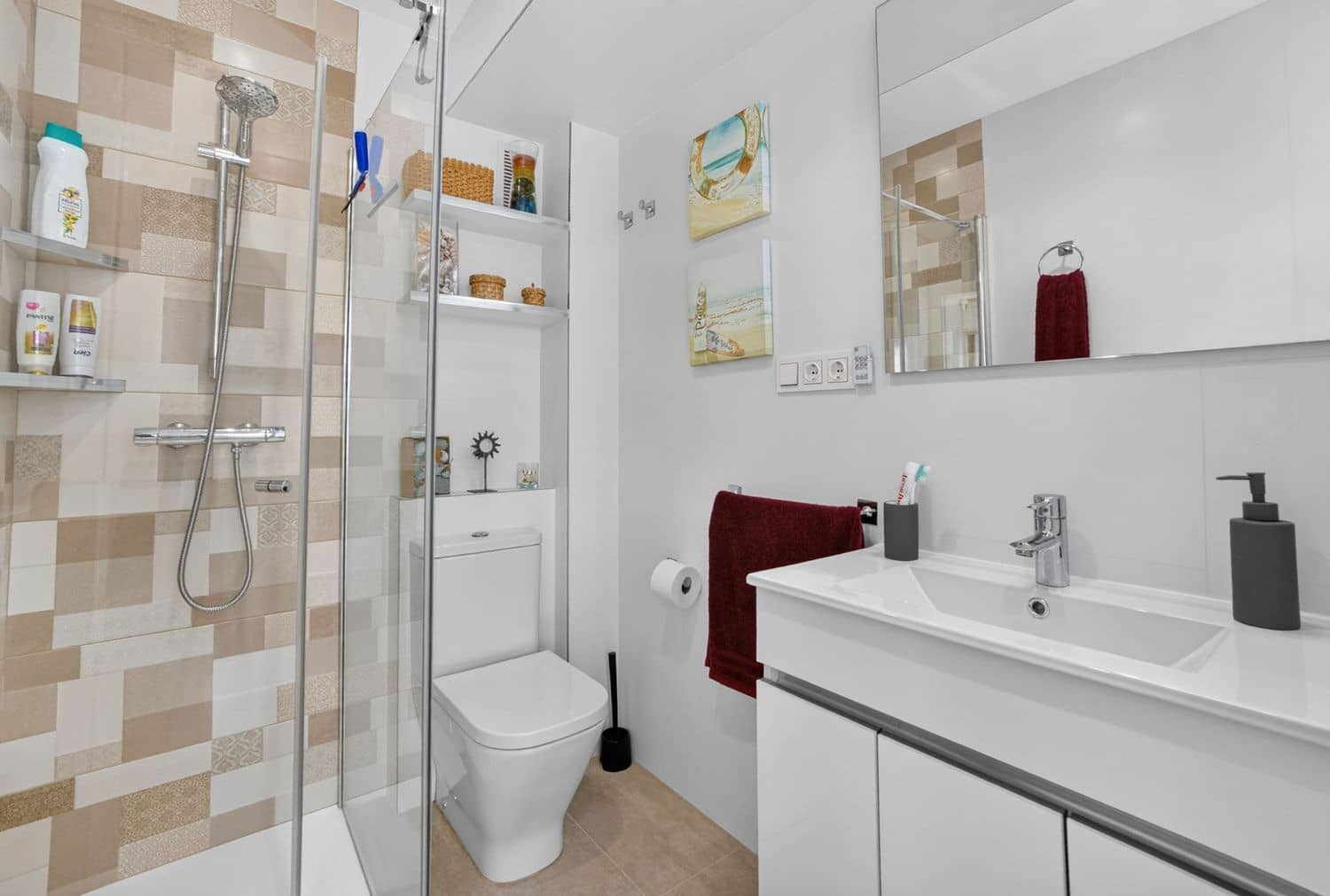 2 bedroom Apartment for sale in Punta Prima with garage - € 284,900 (Ref: 9737977)