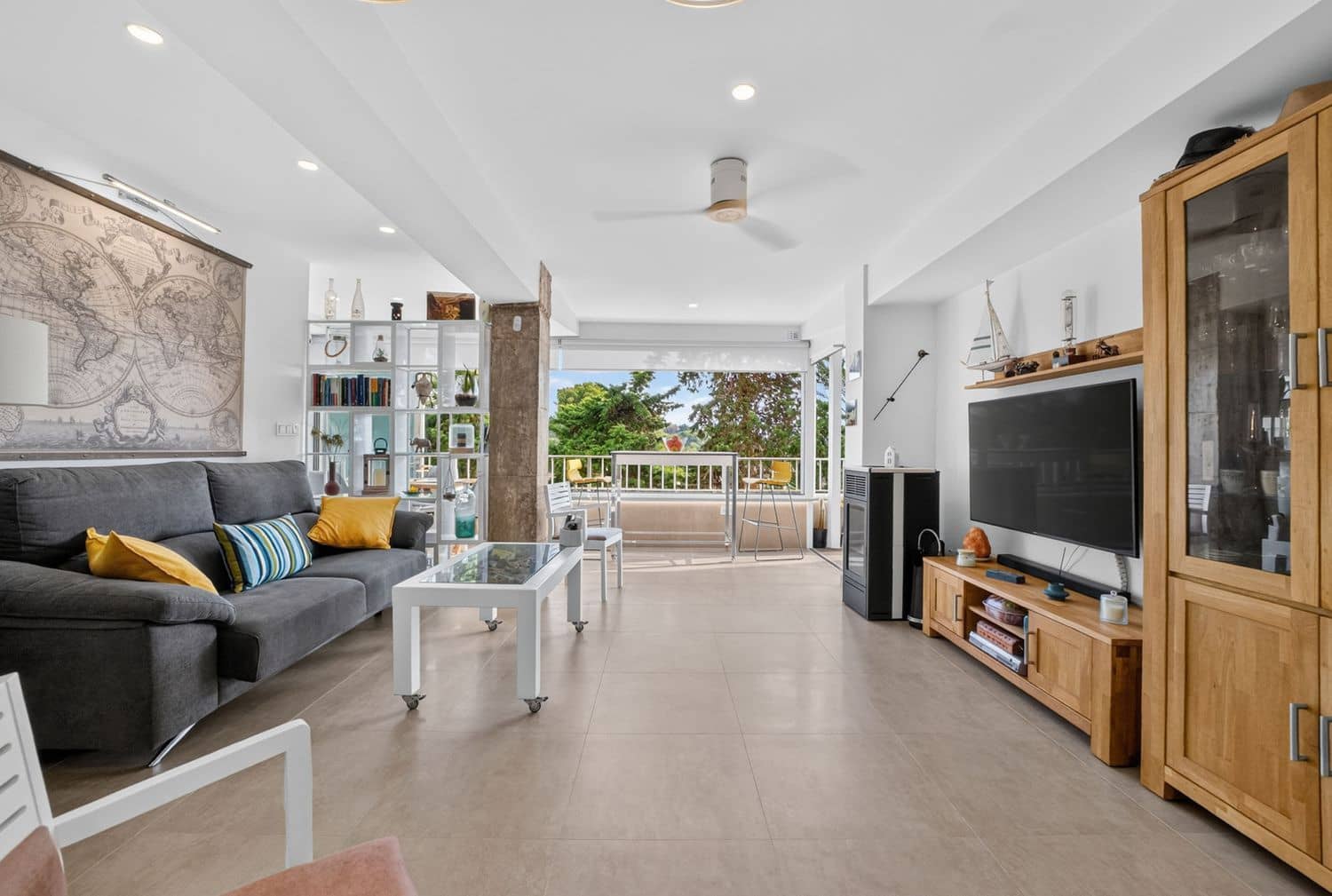 2 bedroom Apartment for sale in Punta Prima with garage - € 284,900 (Ref: 9737977)