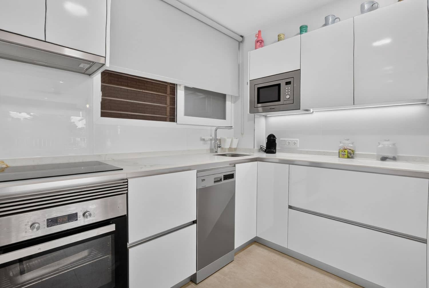 2 bedroom Apartment for sale in Punta Prima with garage - € 284,900 (Ref: 9737977)