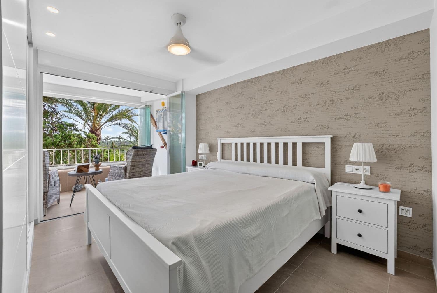 2 bedroom Apartment for sale in Punta Prima with garage - € 284,900 (Ref: 9737977)