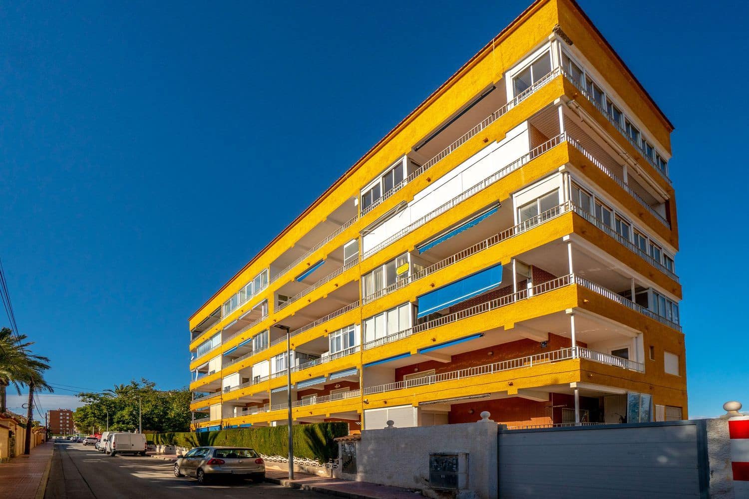 2 bedroom Apartment for sale in Punta Prima with garage - € 284,900 (Ref: 9737977)