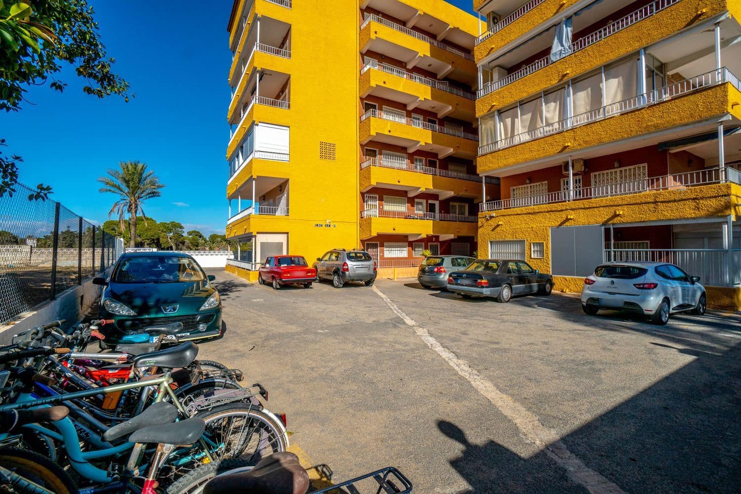 2 bedroom Apartment for sale in Punta Prima with garage - € 284,900 (Ref: 9737977)
