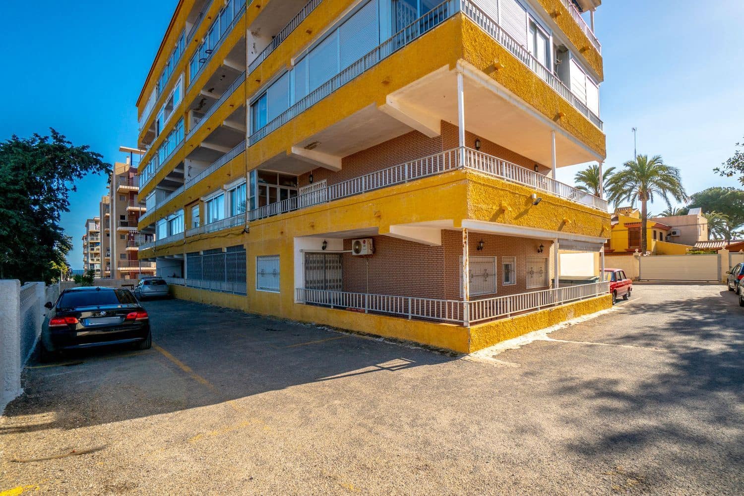 2 bedroom Apartment for sale in Punta Prima with garage - € 284,900 (Ref: 9737977)