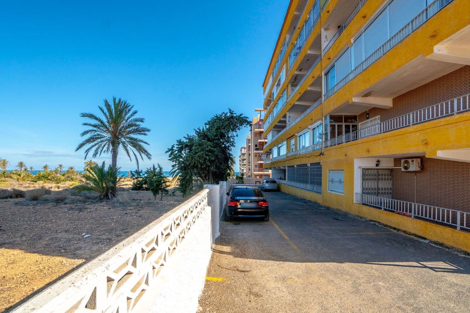 2 bedroom Apartment for sale in Punta Prima with garage - € 284,900 (Ref: 9737977)