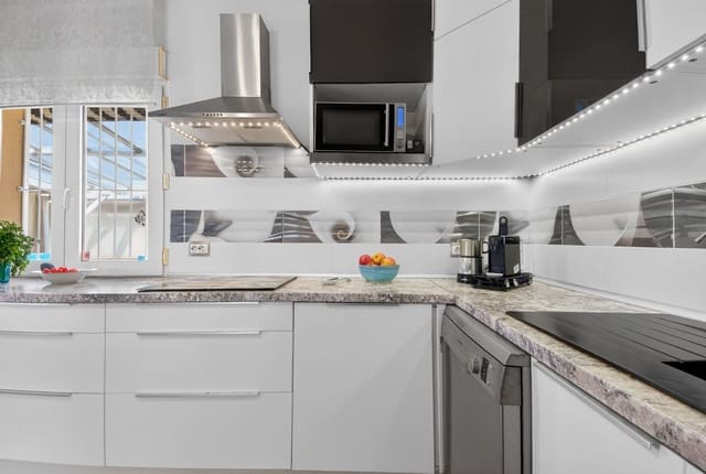 3 sypialnia Willa na sprzedaż w Blue Lagoon z garażem - 329 500 € (Ref: 9755088)