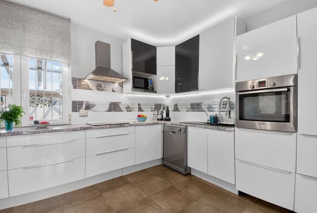 3 sypialnia Willa na sprzedaż w Blue Lagoon z garażem - 329 500 € (Ref: 9755088)