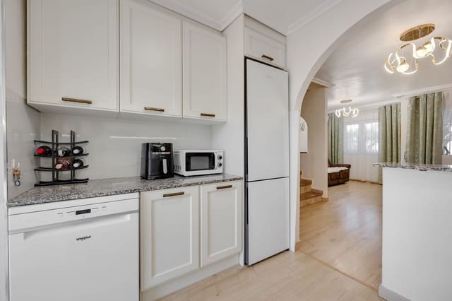 3 quarto Casa em Banda para venda em Aguas Nuevas, Torrevieja com piscina garagem - 229 000 € (Ref: 9761577)