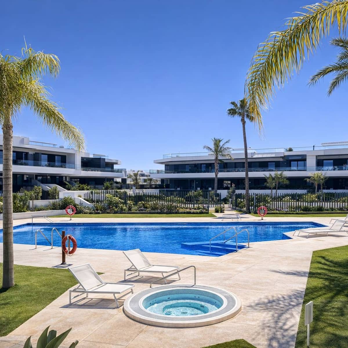 1 slaapkamer Appartement te koop in Torrevieja met zwembad garage - € 260.000 (Ref: 9793923)