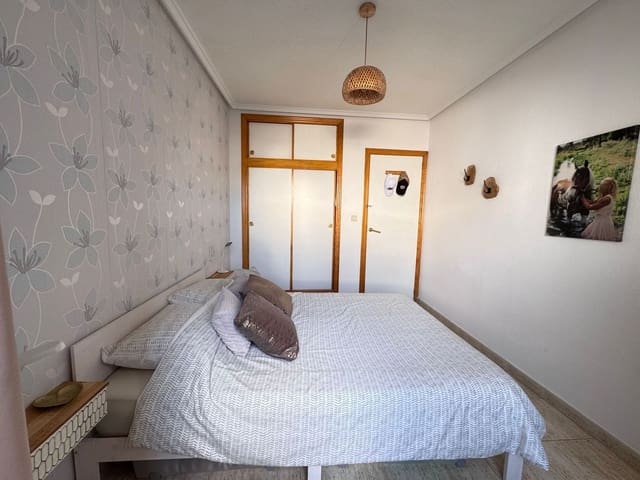 Apartamento de 2 habitaciones en Playa del Acequión, Torrevieja en venta con piscina garaje - 128.000 € (Ref: 9806088)