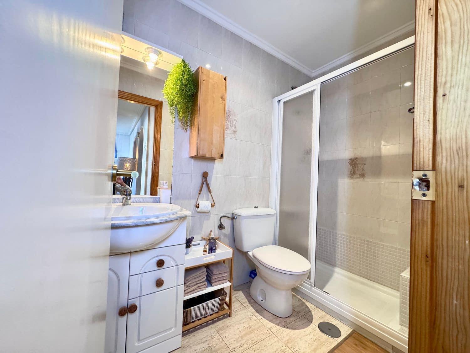 Apartamento de 2 habitaciones en Torrevieja en venta con piscina garaje - 128.000 € (Ref: 9806088)