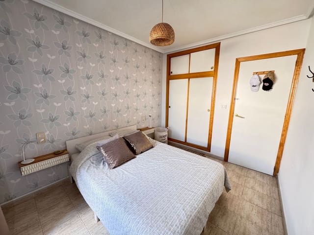 Apartamento de 2 habitaciones en Playa del Acequión, Torrevieja en venta con piscina garaje - 128.000 € (Ref: 9806088)