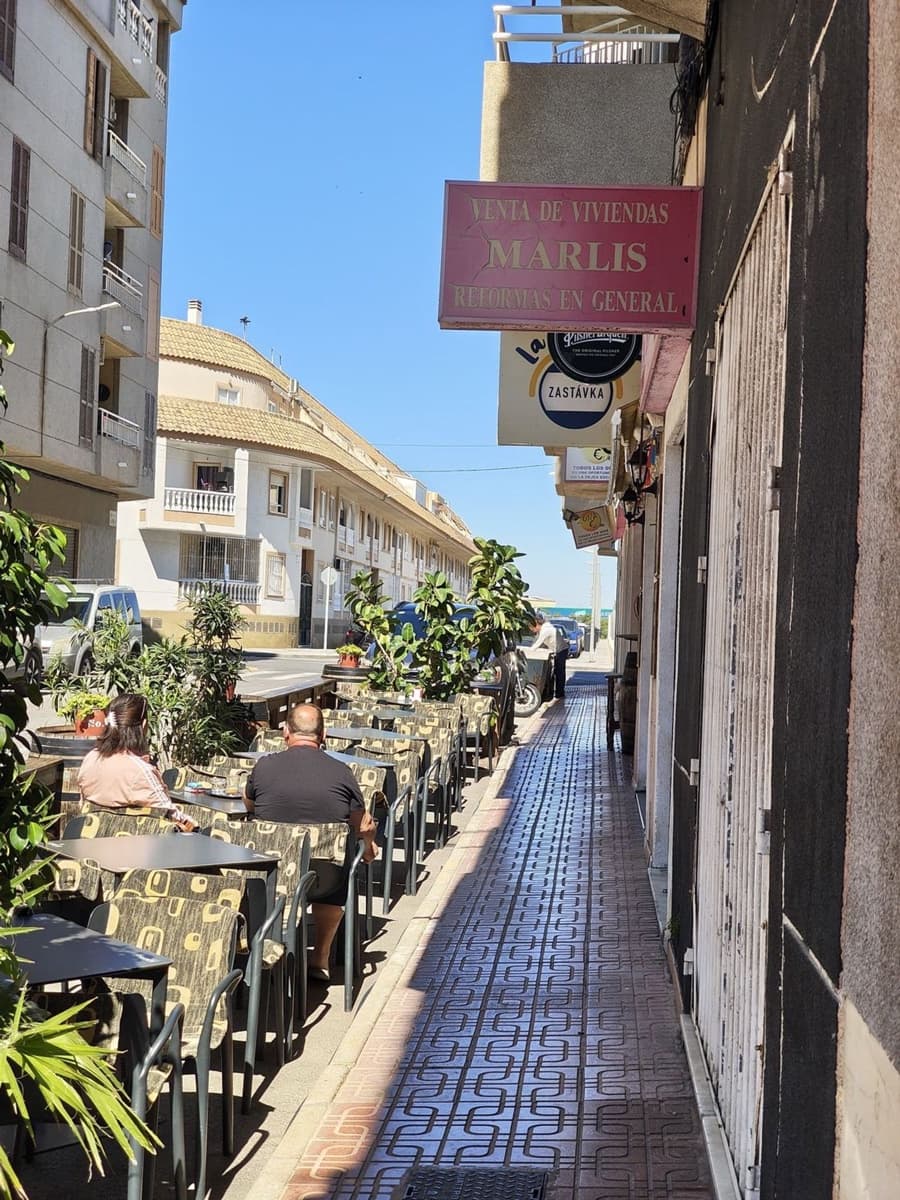 Apartamento de 2 habitaciones en Torrevieja en venta con piscina garaje - 128.000 € (Ref: 9806088)