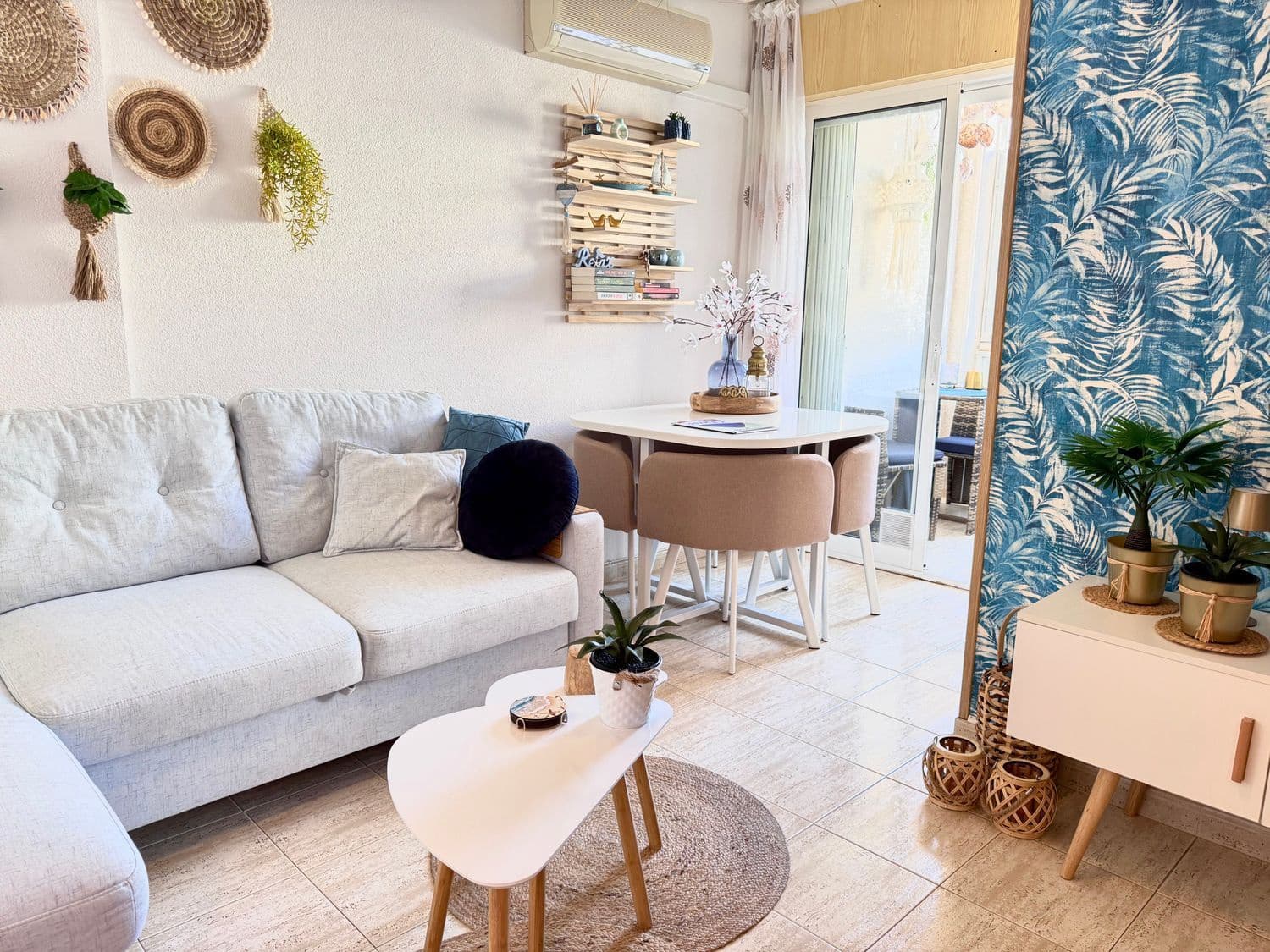 Apartamento de 2 habitaciones en Torrevieja en venta con piscina garaje - 128.000 € (Ref: 9806088)