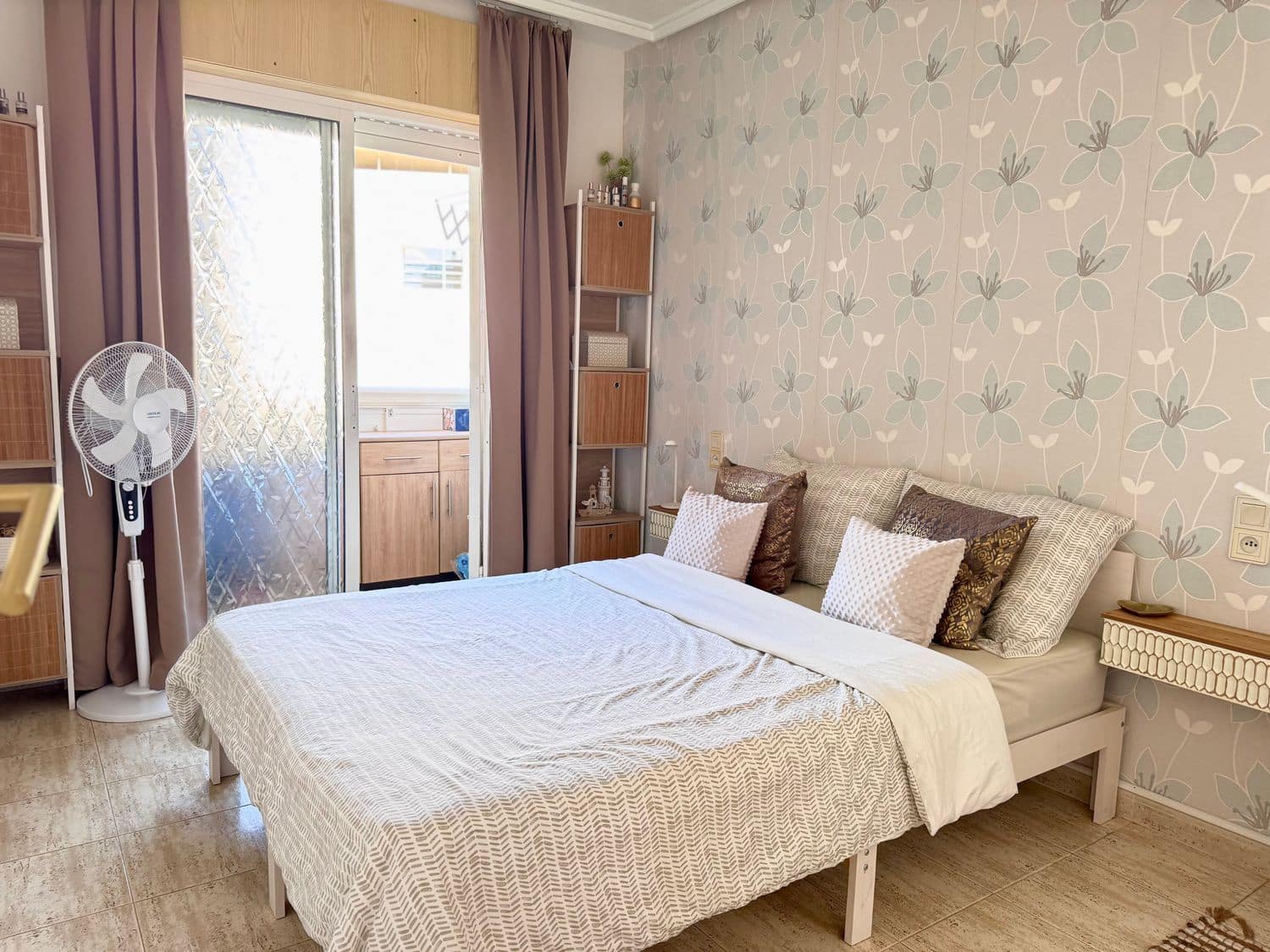 Apartamento de 2 habitaciones en Torrevieja en venta con piscina garaje - 128.000 € (Ref: 9806088)