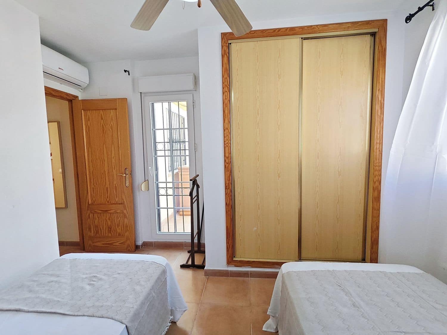 2 sypialnia Dom na sprzedaż w Orihuela Costa z basenem garażem - 190 000 € (Ref: 9813631)